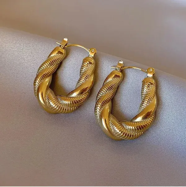 Gold_Classic_Twisted_Earrings_For_Women